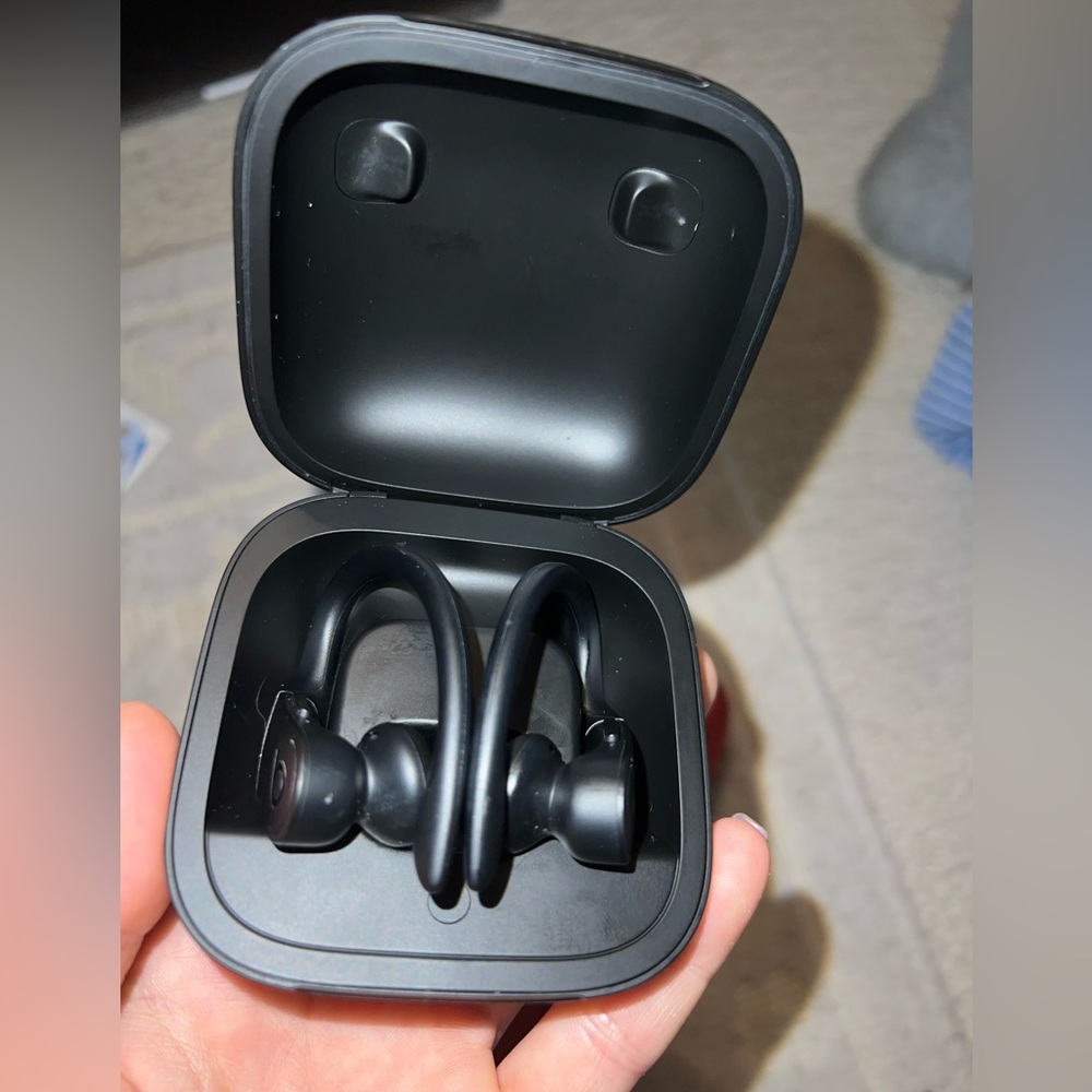Beats wireless earbuds